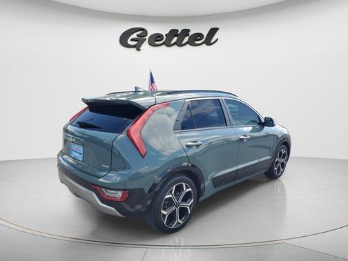 Cityscape Green 2023 Kia Niro Touring