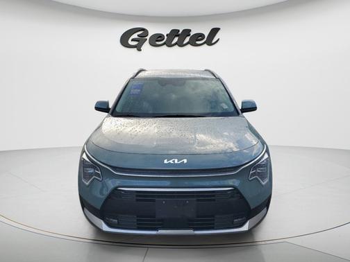 Cityscape Green 2023 Kia Niro Touring