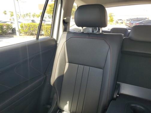 2024 Volkswagen Tiguan 2.0T Wolfsburg Edition