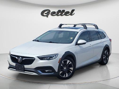 White Frost Tricoat 2018 Buick Regal TourX Essence