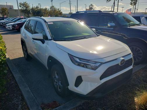 2025 Toyota RAV4 Hybrid XLE