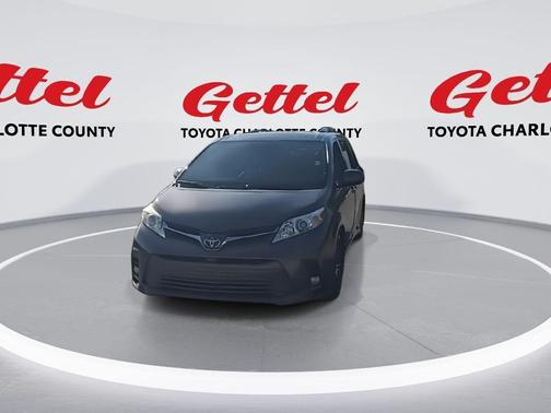 2020 Toyota Sienna XLE