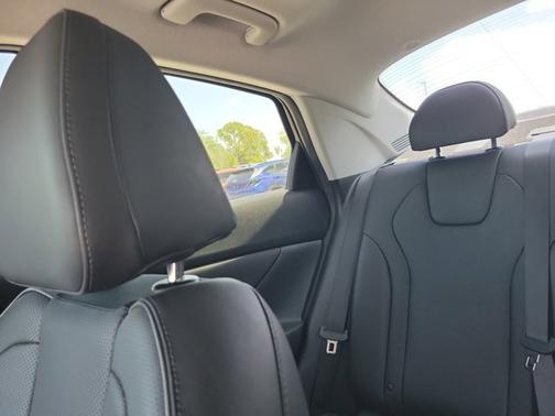 2021 Hyundai ELANTRA HEV Limited