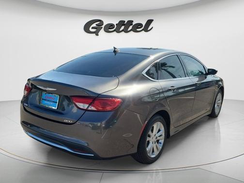 Granite Crystal Metallic Clearcoat 2017 Chrysler 200 Limited