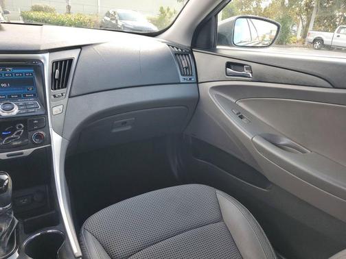 2012 Hyundai SONATA SE