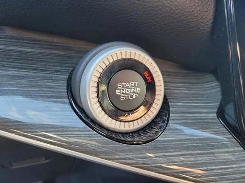 Velvet Red Pearlcoat 2022 Jeep Wagoneer Series III 4x4