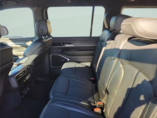 Velvet Red Pearlcoat 2022 Jeep Wagoneer Series III 4x4