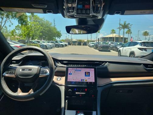 2022 Jeep Grand Cherokee Summit