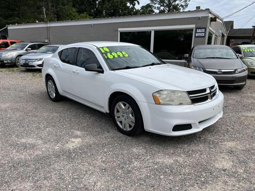 White 2014 Dodge Avenger SE