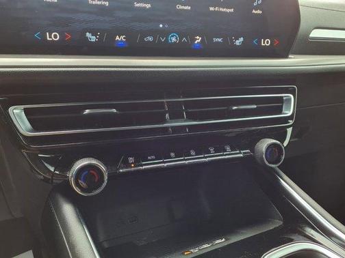 Mosaic Black Metallic 2025 Chevrolet Traverse LT