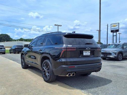 Mosaic Black Metallic 2025 Chevrolet Traverse LT
