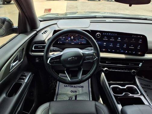 Mosaic Black Metallic 2025 Chevrolet Traverse LT