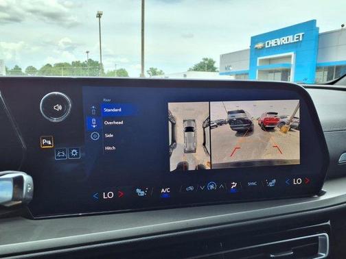 Mosaic Black Metallic 2025 Chevrolet Traverse LT