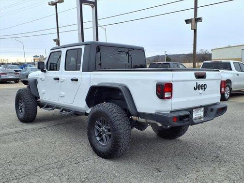 2025 Jeep Gladiator Sport