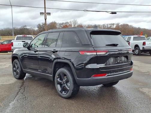 2025 Jeep Grand Cherokee Laredo