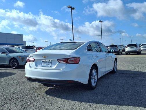 Summit White 2022 Chevrolet Malibu LT