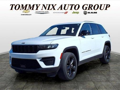 Bright White Clearcoat 2022 Jeep Grand Cherokee Altitude