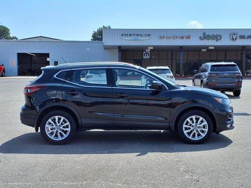 2022 Nissan Rogue Sport SV