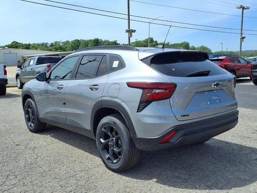 Sterling Gray Metallic 2026 Chevrolet Trax LT