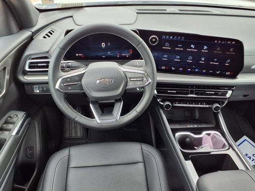 Summit White 2026 Chevrolet Traverse LT