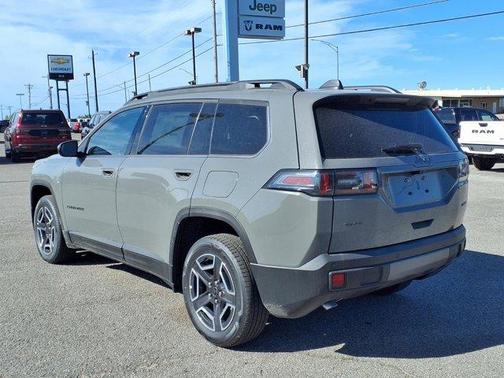 Sting Gray Clearcoat 2026 Jeep Cherokee LAREDO/LIMITED