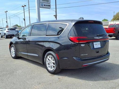 2023 Chrysler Pacifica Touring-L