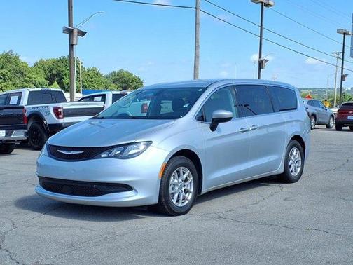 2022 Chrysler Voyager LX