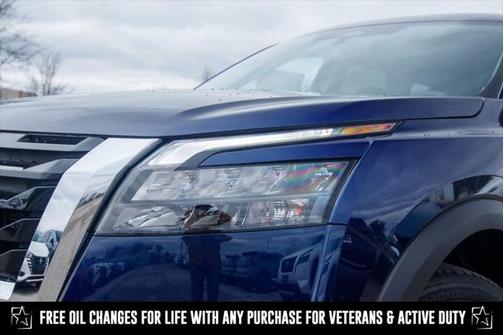 2025 Nissan Pathfinder SL FWD