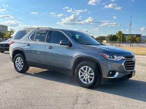 2021 Chevrolet Traverse LT Cloth