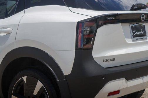2025 Nissan Kicks SR