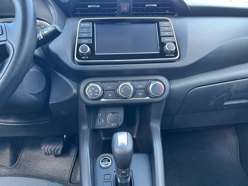 2025 Nissan Kicks S