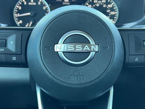 Pearl White Tricoat 2023 Nissan Pathfinder SL FWD