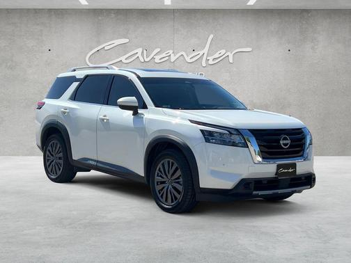 Pearl White Tricoat 2023 Nissan Pathfinder SL FWD