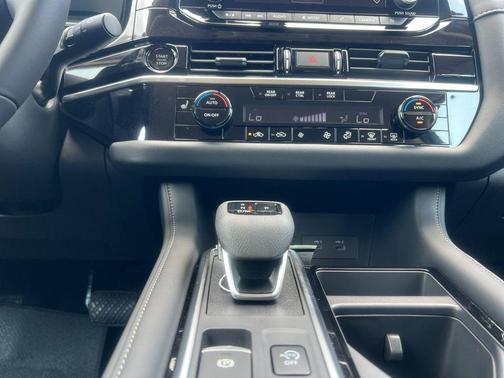 2025 Nissan Pathfinder SV FWD