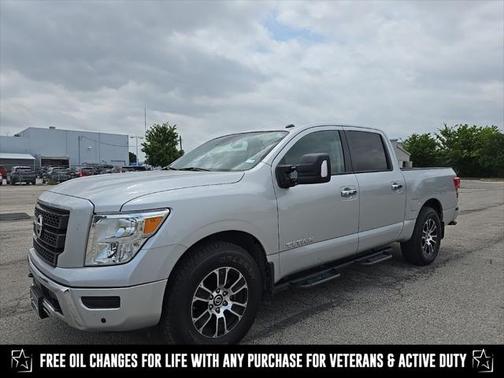 2021 Nissan Titan SV