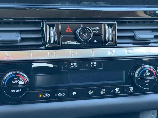 2026 Nissan Pathfinder SV