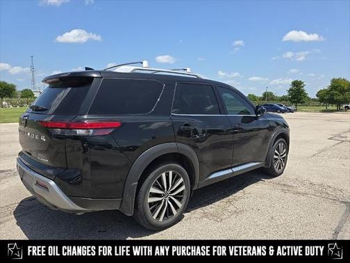 2024 Nissan Pathfinder Platinum FWD