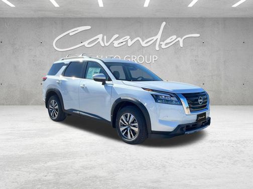 2025 Nissan Pathfinder SL FWD