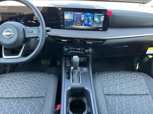 Super Black 2026 Nissan Kicks SV