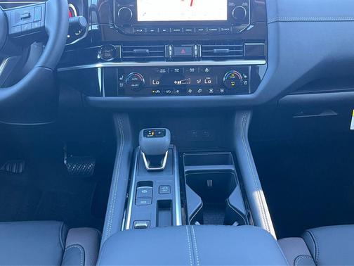 2025 Nissan Pathfinder Platinum FWD