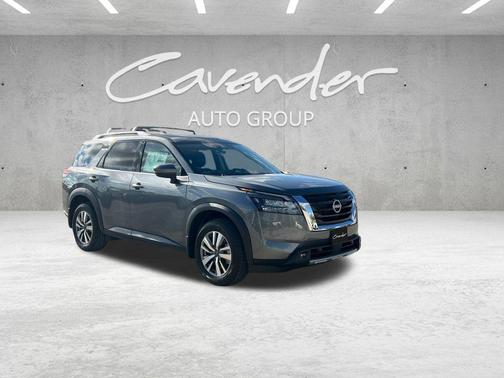 2025 Nissan Pathfinder SL FWD