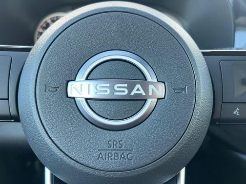 2025 Nissan Pathfinder SL FWD