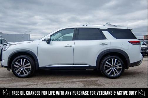 2025 Nissan Pathfinder Platinum FWD