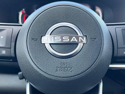 2025 Nissan Pathfinder Platinum FWD