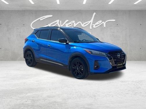 2022 Nissan Kicks SR