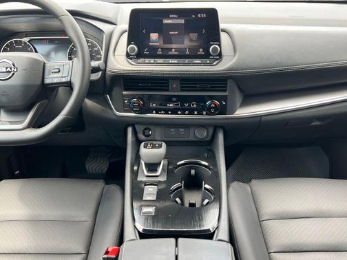 Everest White Pearl Tricoat 2026 Nissan Rogue Dark Armor