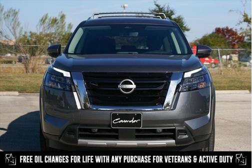 2025 Nissan Pathfinder SL FWD