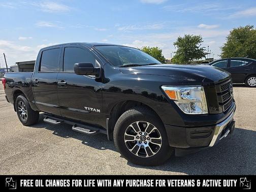 2023 Nissan Titan SV