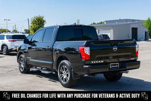 2023 Nissan Titan SV