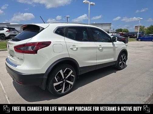 2022 Nissan Rogue Sport SL